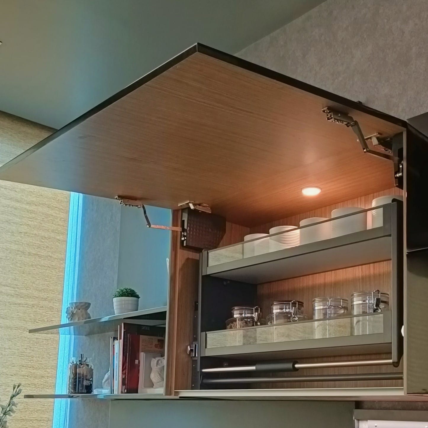 Soft Close Aluminium Hinge